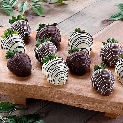 Chocolate Dipped Strawberries: Dozen